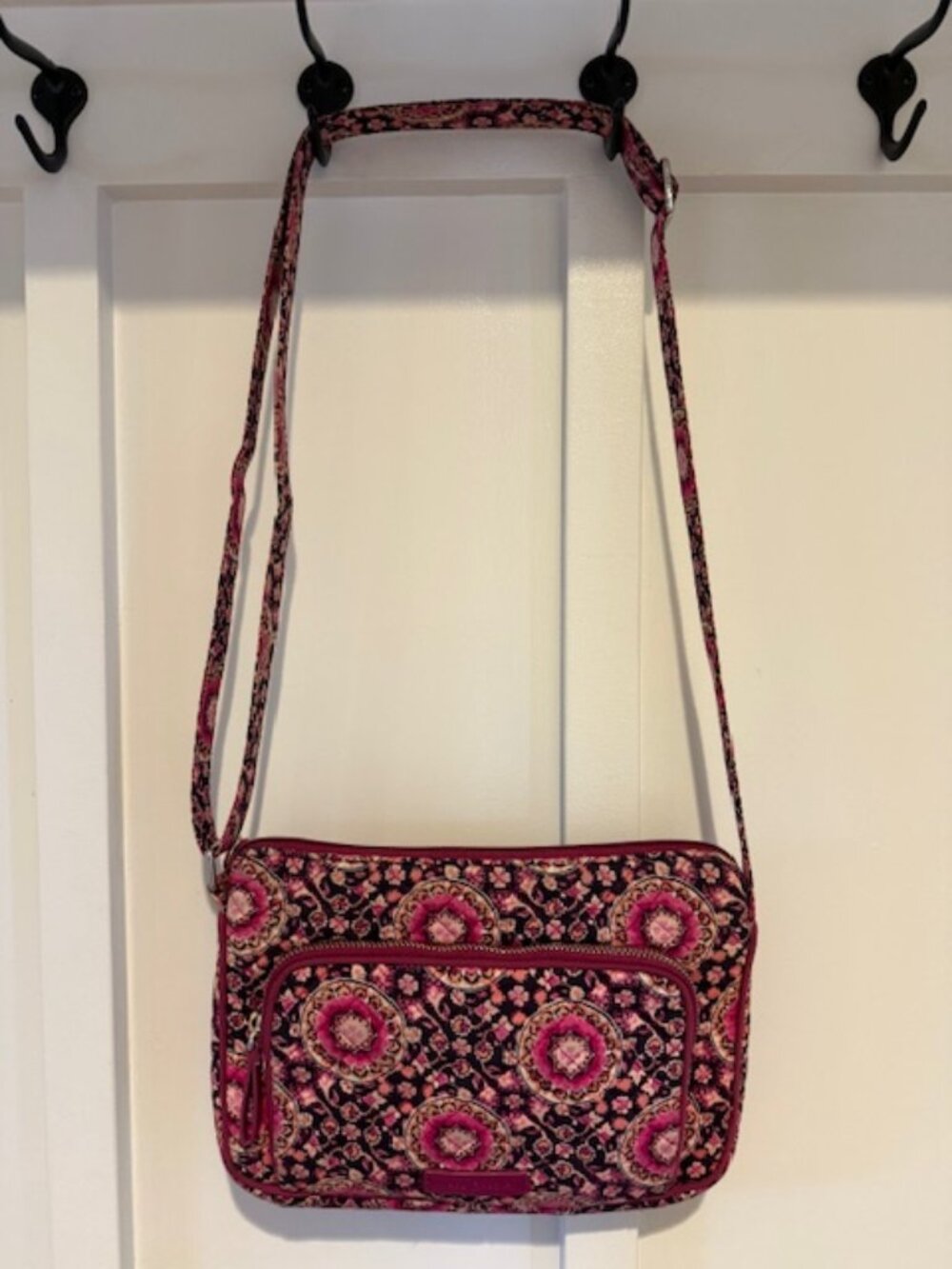 Vera Bradley Hipster Crossbody Berry Swirl Paisley Adjustable Strap Travel Bag